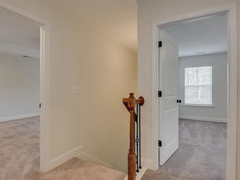 1011 Spotswood Cir — Photo 25