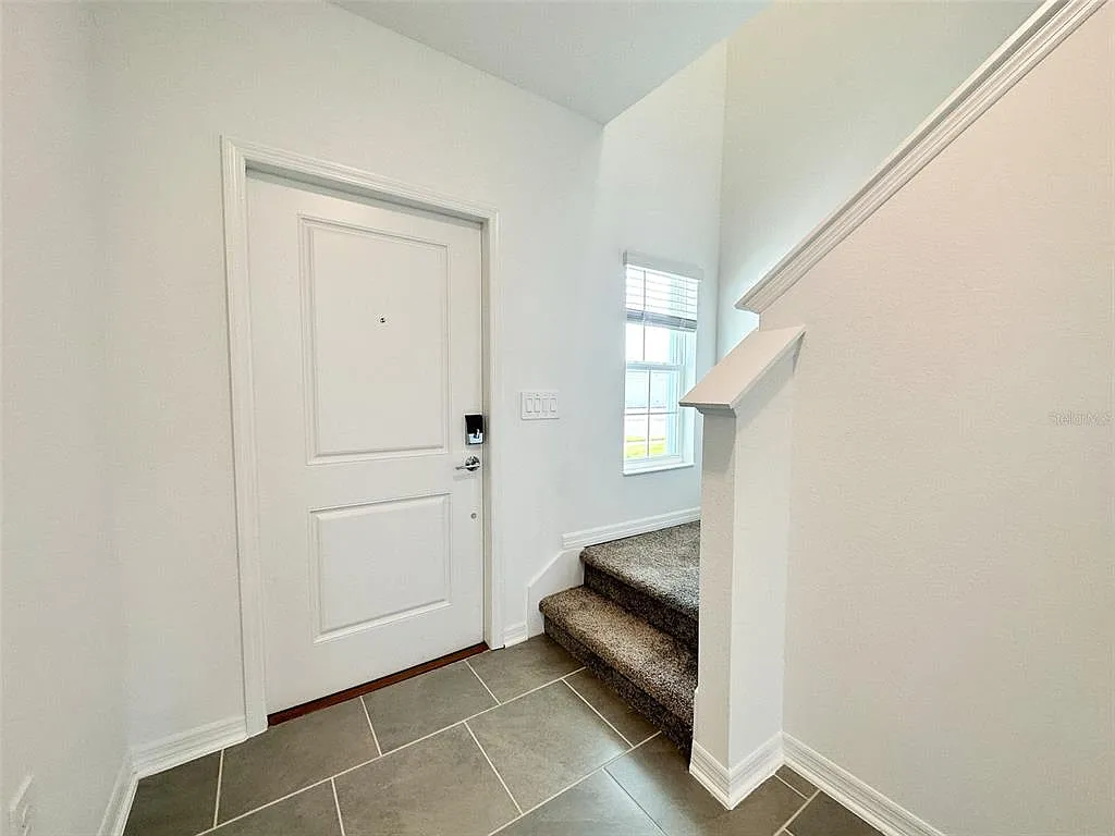 5 bed, 2.5 bath, 2254 sqft, $2,190 — Photo 3