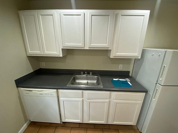 4th image of 1129 Burdette St