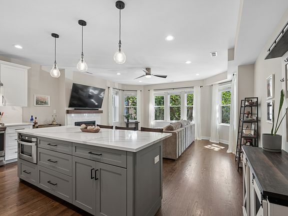 2nd image of 4844 N Hoyne Ave #2N