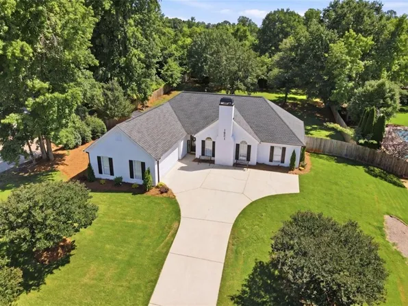 1921 E Bay St, Hoschton, GA 30548