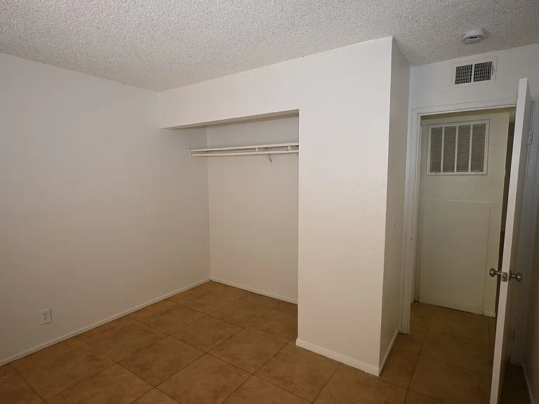 302 Eastminister Ct #A — Photo 10