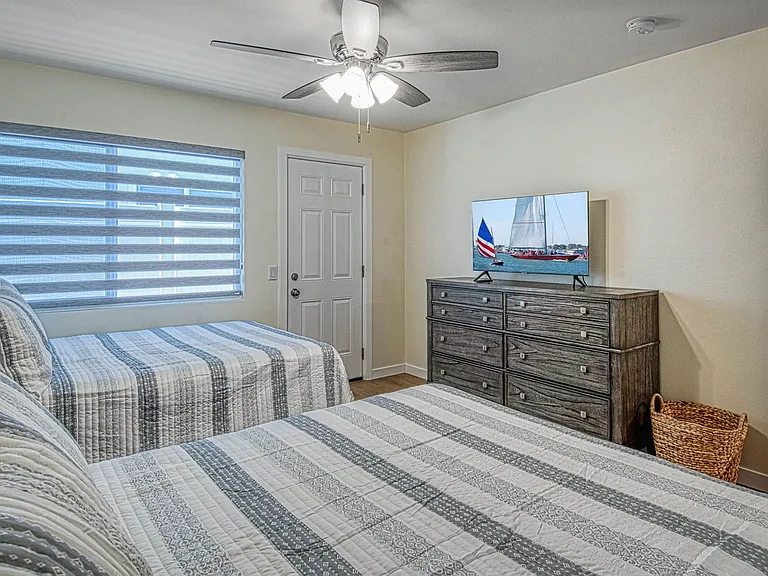 5008 Seashore Dr — Photo 16