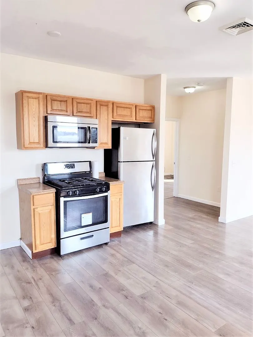 **Providence/Northside Large Three Bed - $1,950** — Photo 4