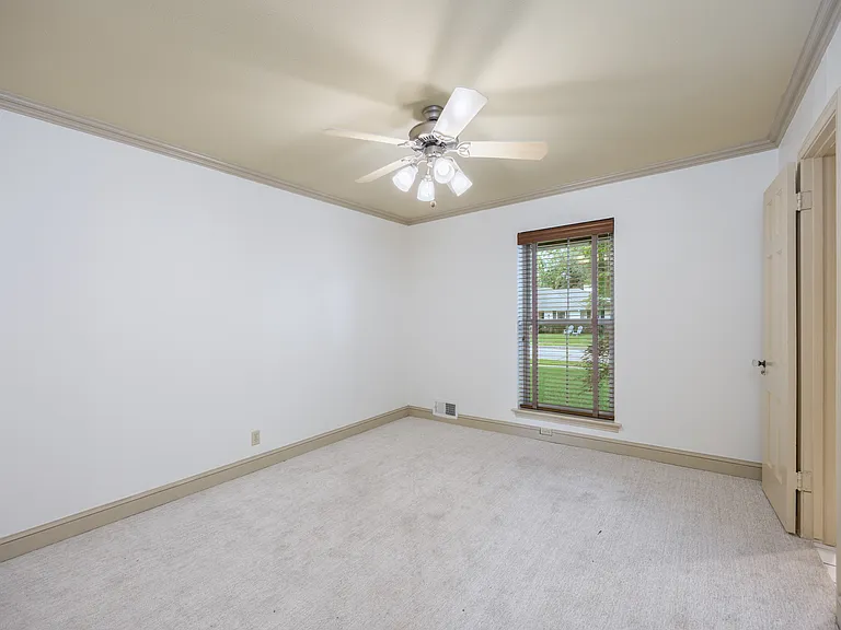 1404 Seminole Dr — Photo 24