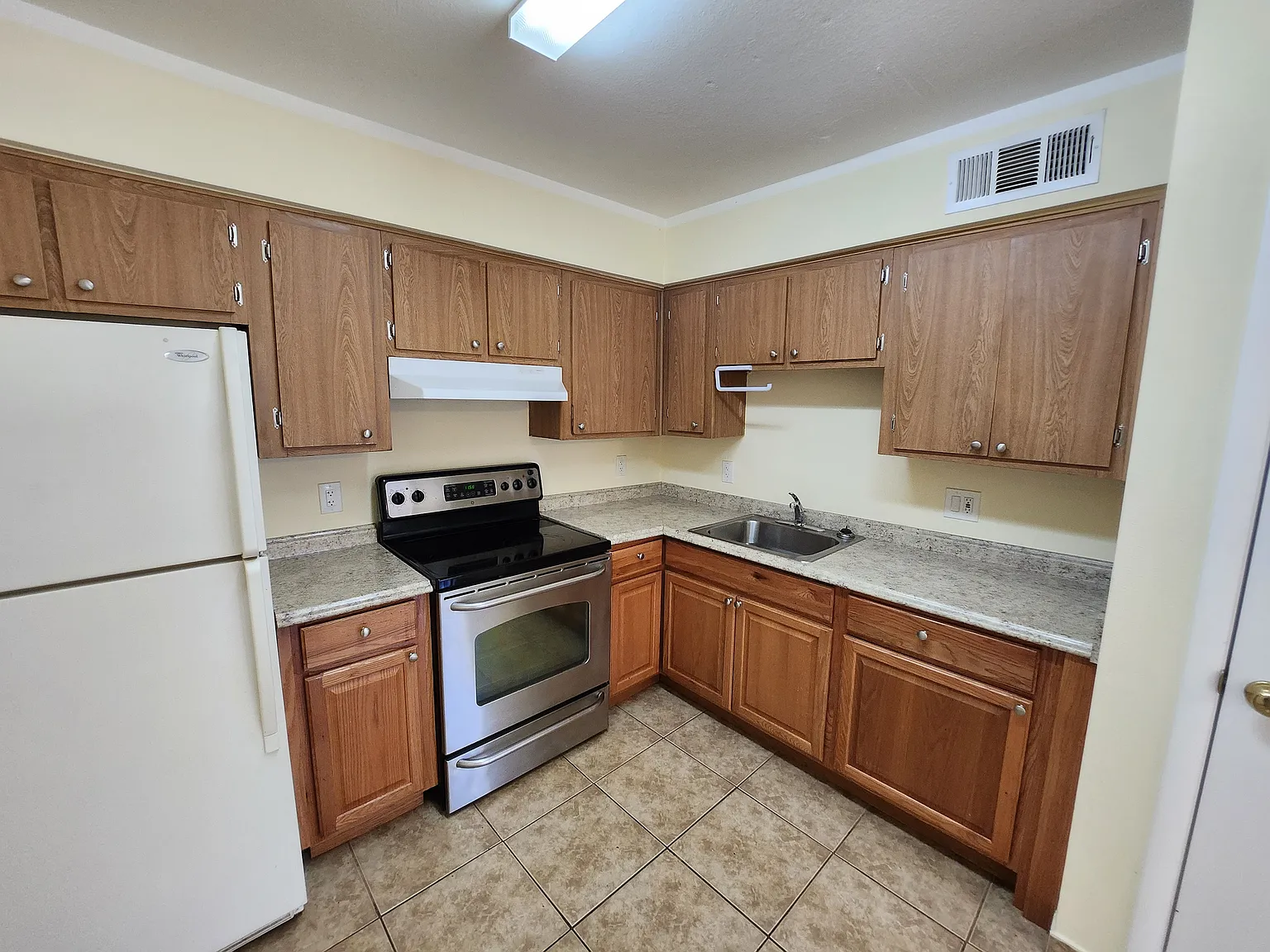 2 bed, 850 sqft, $1,395 — Photo 2