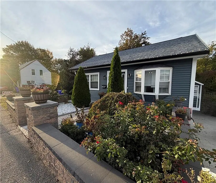 3 bed, 1.0 bath, 1148 sqft, $2,800 — Photo 1
