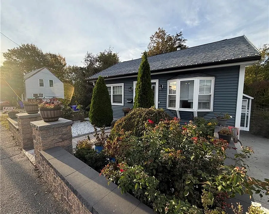 2169 Mineral Spring Ave