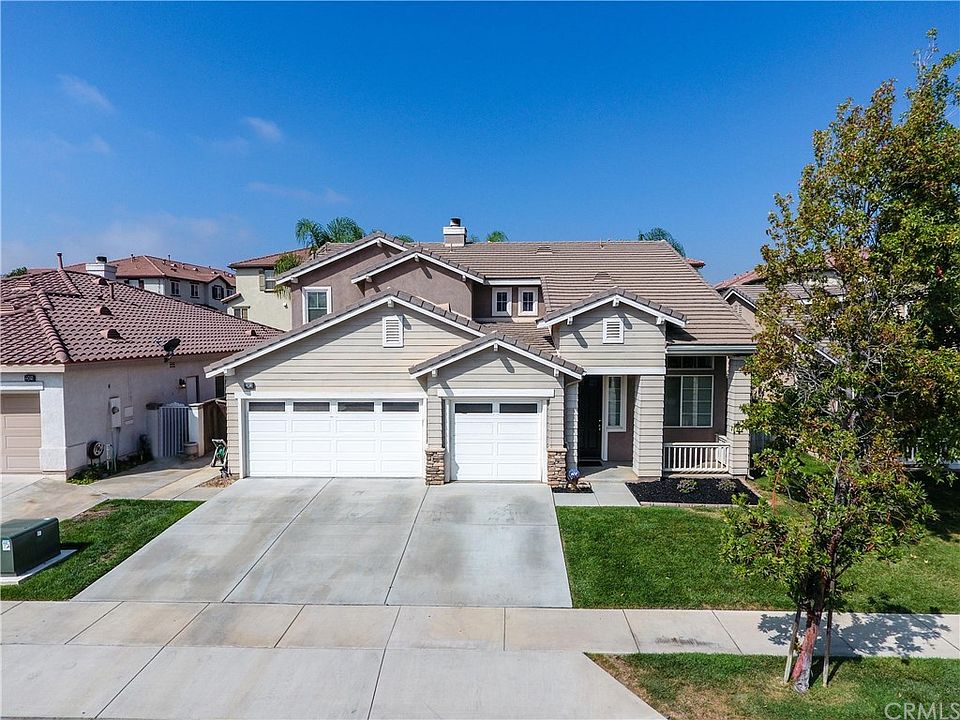 1st image of 33613 Azalea Ln