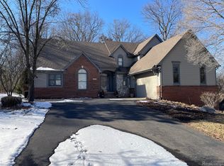 4765 Woodbine Cir, West Bloomfield, MI 48323
