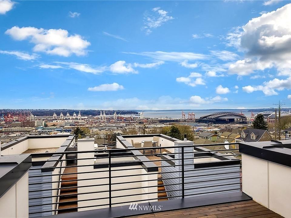 Rooftop with stunning 360 degree view of city and surrounding areas.
