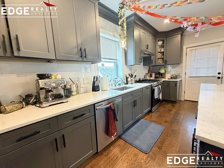 240 Palfrey St — Photo 3