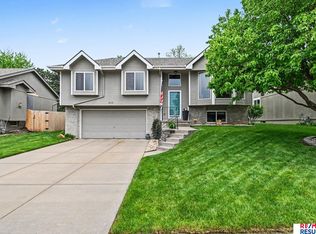 802 Cedar View Cir, Bellevue, NE 68123