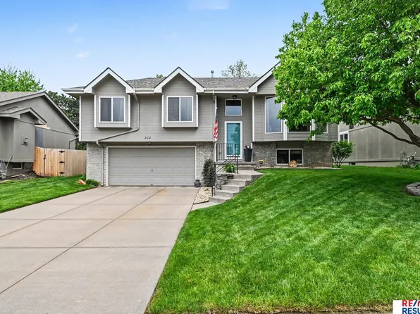 802 Cedar View Cir, Bellevue, NE 68123