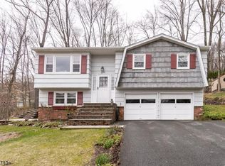 36 Dogwood Dr, Andover, NJ 07821