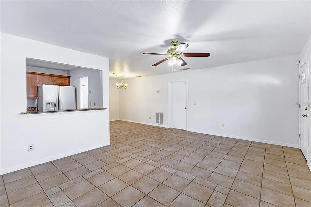 3 bed, 2.0 bath, 1086 sqft, $2,200 — Photo 4