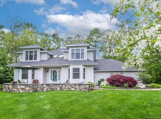 9 Maplewood Dr, Danbury, CT 06811