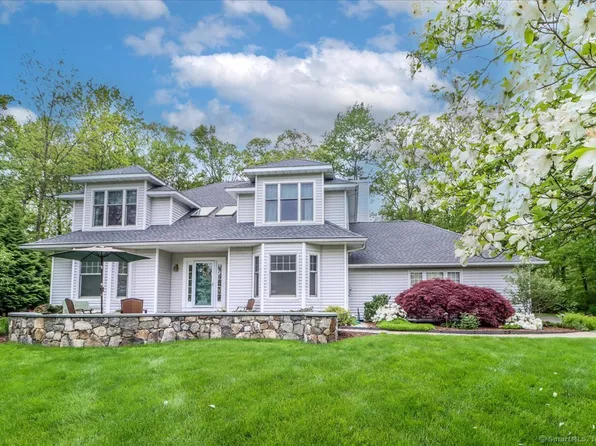 9 Maplewood Drive, Danbury, CT 06811