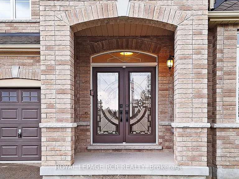 75 Dr George Burrows Pkwy E — Photo 2