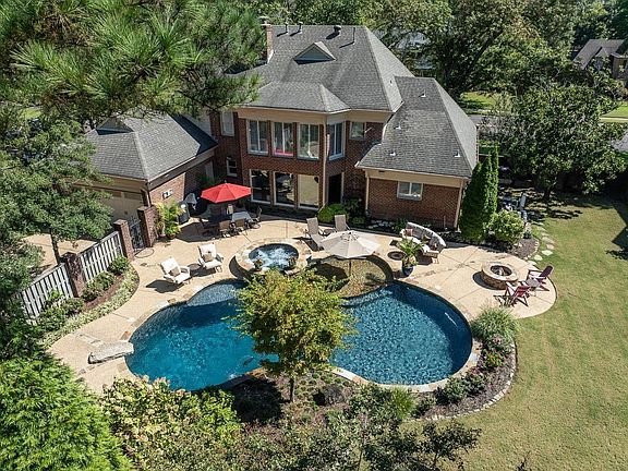 2nd image of 2657 Brachton Ave