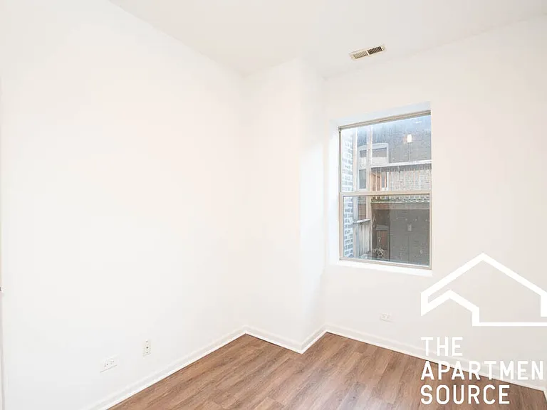 5054 N Winthrop Ave #208 — Photo 5