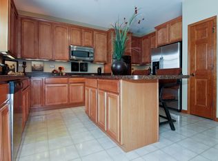 525 Cardinal Ave, Oswego, IL 60543