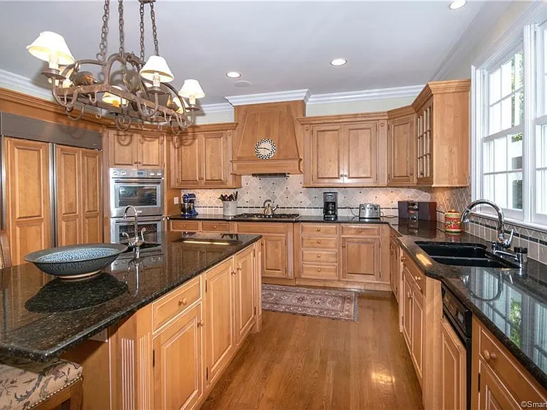 52 Twin Pond Ln — Photo 8