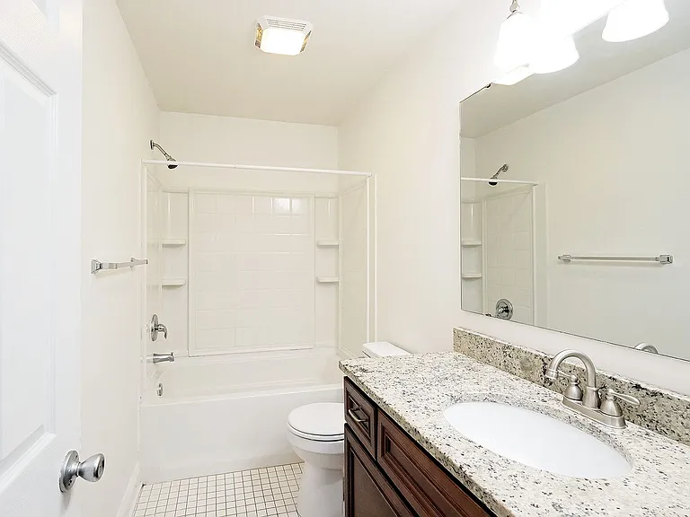 117 Longwood Dr #B — Photo 9