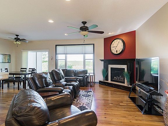3rd image of 315 Corduroy Dr