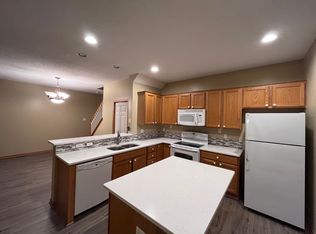 1876 Bluestem Ln, Shoreview, MN 55126