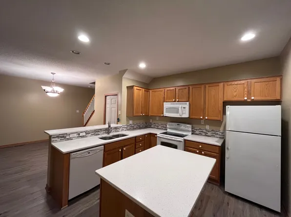 1876 Bluestem Ln, Shoreview, MN 55126