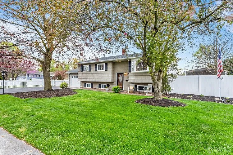 128 Cindy Ct photo 1