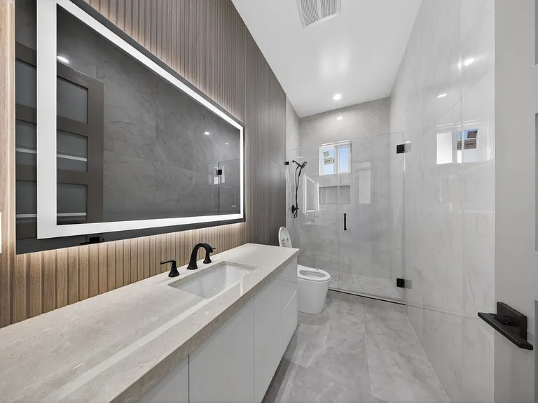 10843 Cantara St — Photo 20