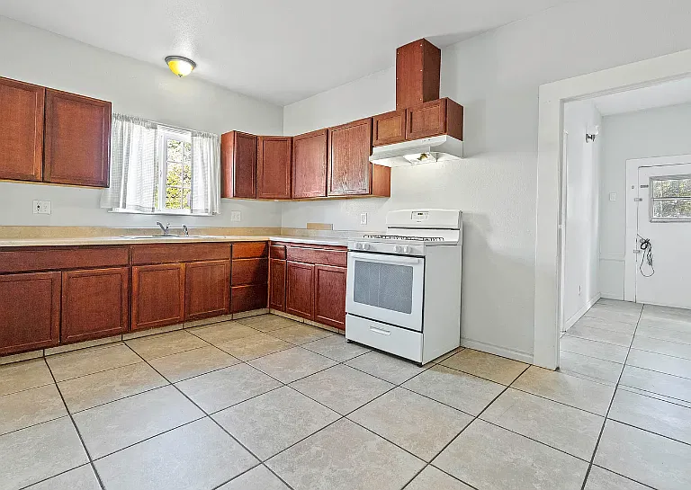 777 E El Monte Way — Photo 9
