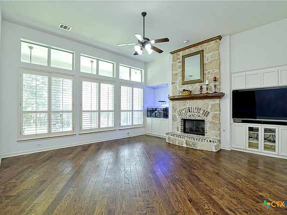 3rd image of 824 Hidden Glen Dr