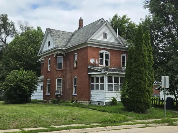 440 Bowen St, Savanna, IL 61074