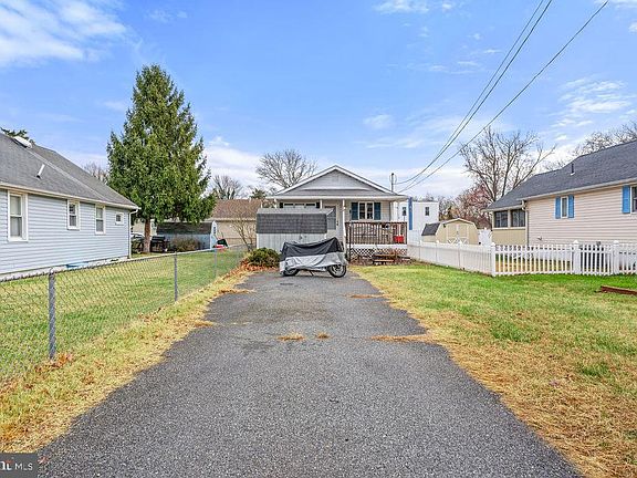 4th image of 72 N River Dr