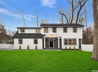 94 Village Hill Dr, Dix Hills, NY 11746