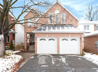 56 Ipswich Ter, Ottawa, ON K2K 2R3