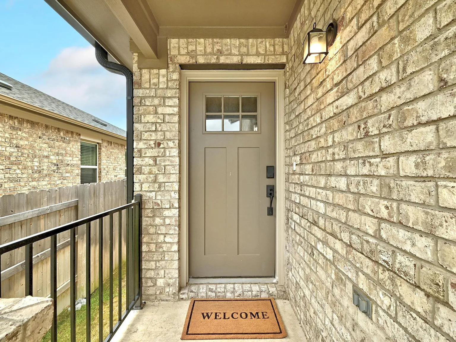 4 bed, 2.0 bath, 1731 sqft, $2,500 — Photo 4