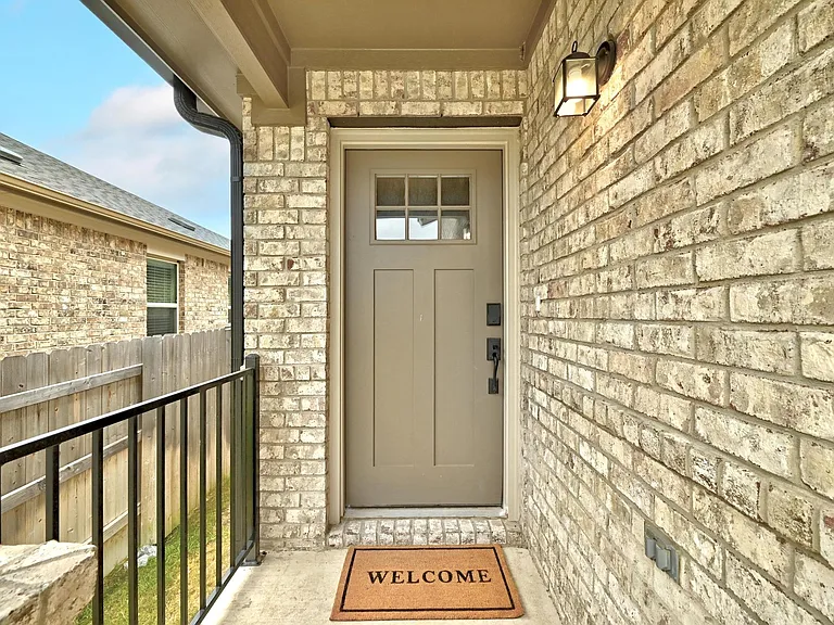 149 Hackberry Ln — Photo 4
