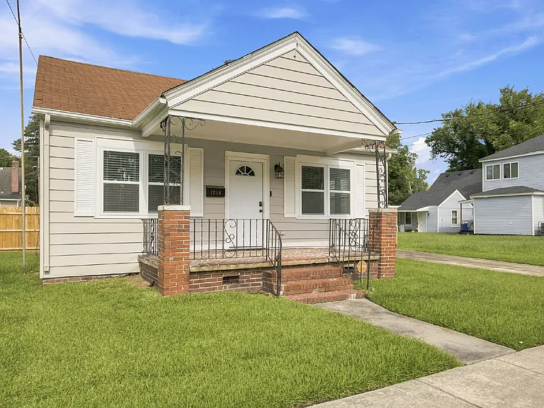1714 Richmond Ave — Photo 3
