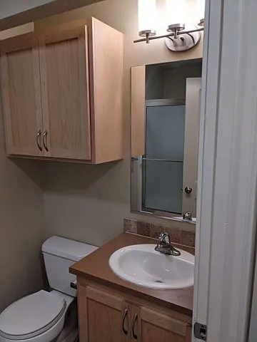 Unit #4 - Downstairs Bath Unit #4 - Downstairs Bath