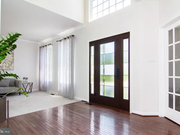 6261 White Birch Rd, Eldersburg, MD 21784