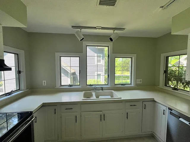 11 Amity Pl — Photo 4