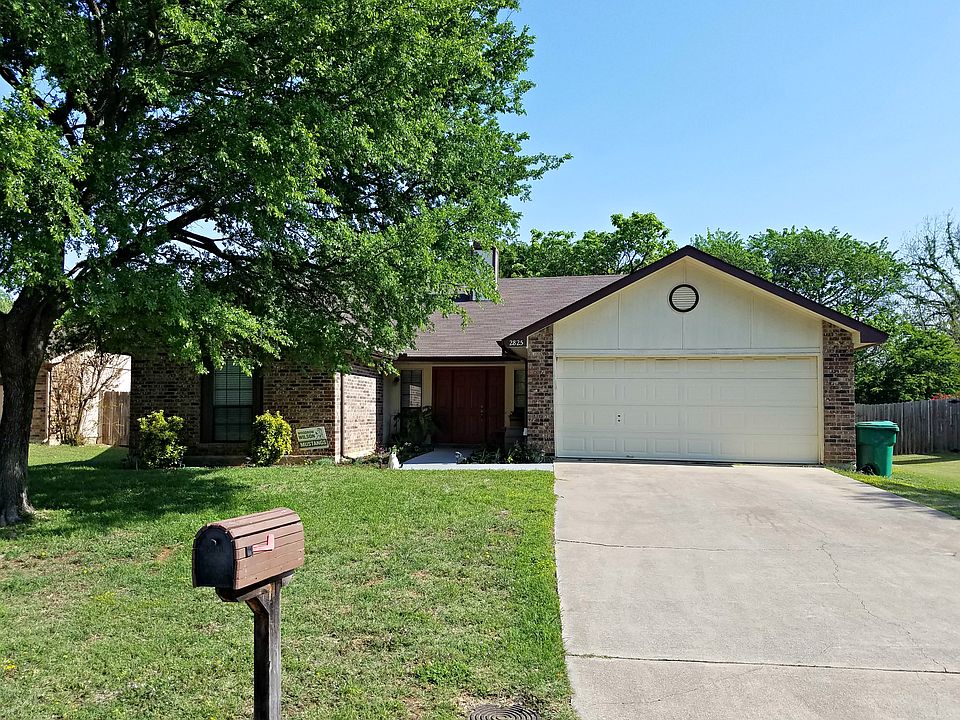 1st image of 2825 Emerson Ln