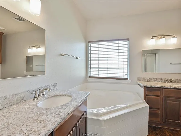 1219 Harrisonburg Ln — Photo 10