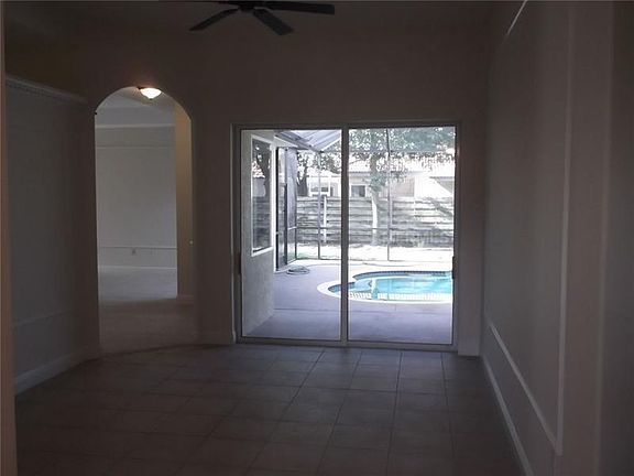 5th image of 818 Oak Briar Ln