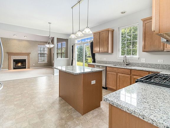 5th image of 25240 W Balmoral Dr