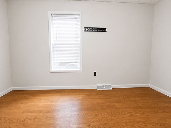 5th image of 903 Johnston Ave Unit B